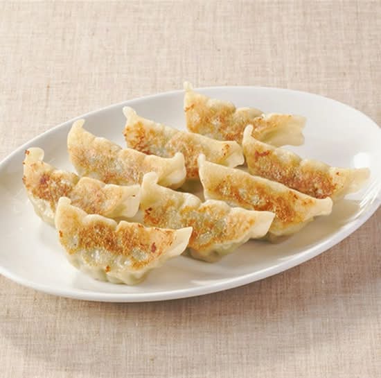 Pan-fried Chicken Dumplings 雞肉煎餃（8） / Raviolis au poulet poêlés （8）